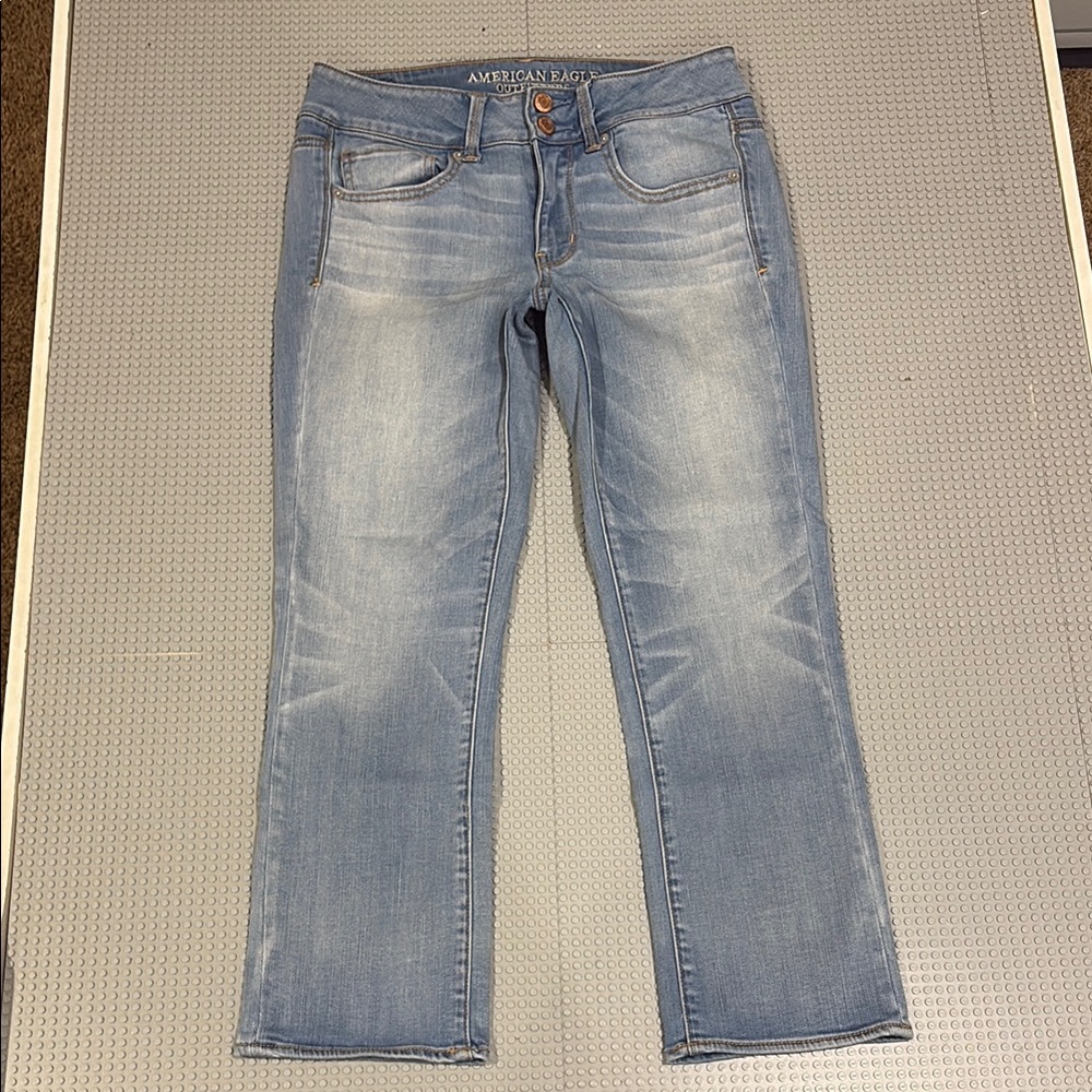 ❌SOLD❌American Eagle Artist Crop Jeans – Size 6 Regular – Super Stretch – Light